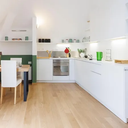 Cozy Flat In The Heart Of شقة ميلان